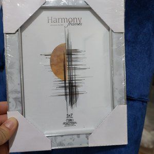 Simple White Flower Edges 5 x 7 Photo Frame Harmony Memories For Life Frames